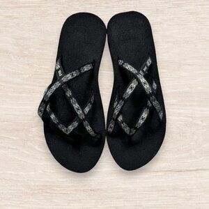 New Teva Mush Black Criss Cross Slip-On Sandals Women’s Size 9